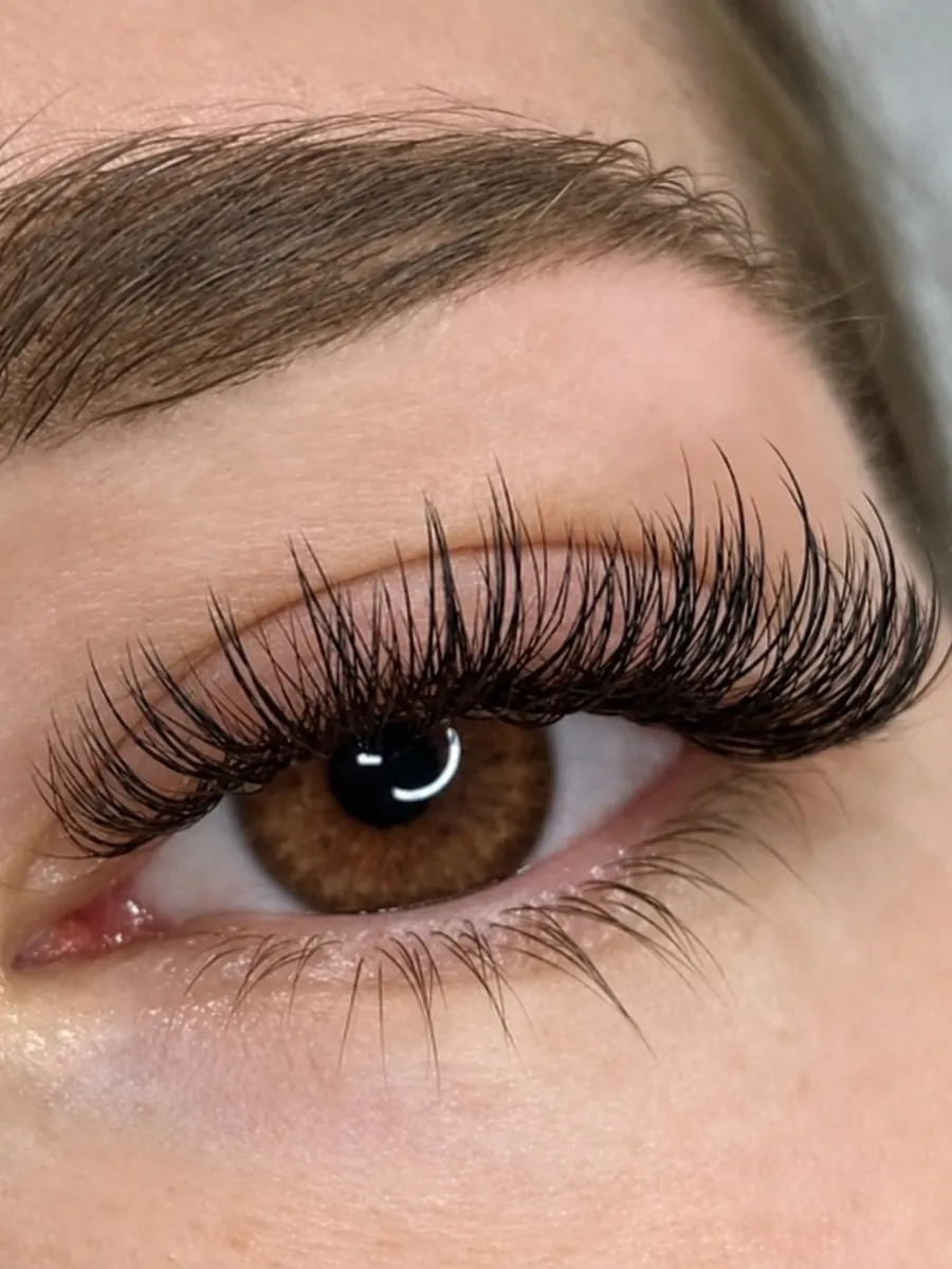 Wimpernverlängerung im Wispy-Look bei Seidenblick in Dortmund-Wellinghofen